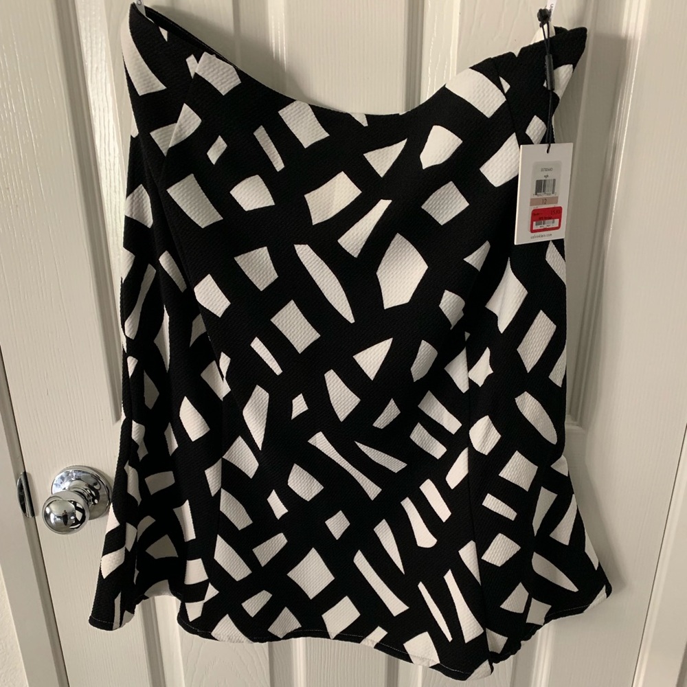 Pattern black and white skirt